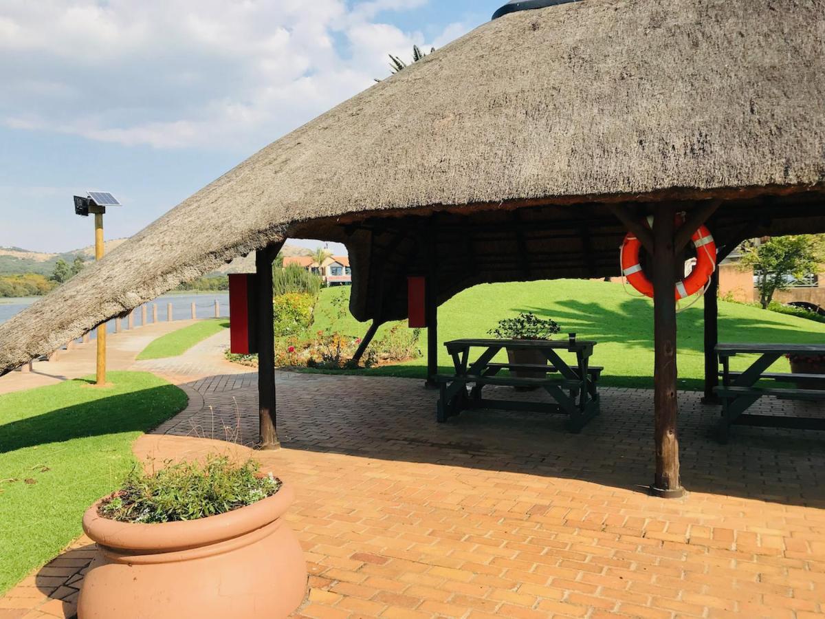 37 On Eagles Hartbeespoort Exterior foto