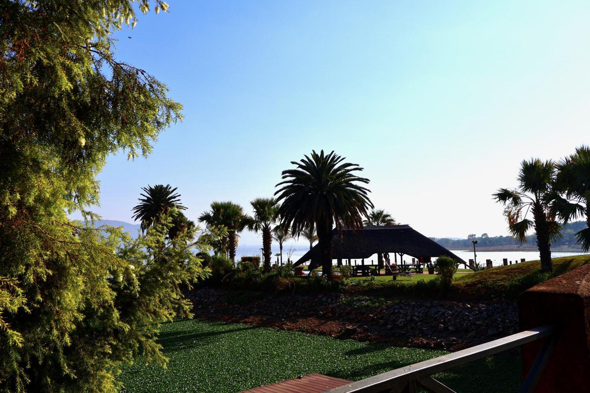 37 On Eagles Hartbeespoort Exterior foto